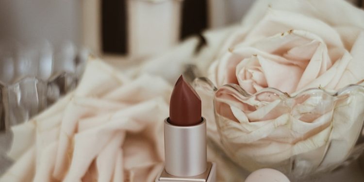 a white flower in a vase