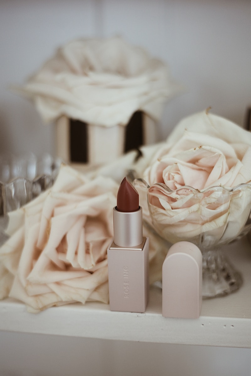 a white flower in a vase