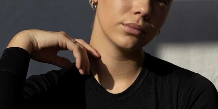 woman in black long sleeve shirt